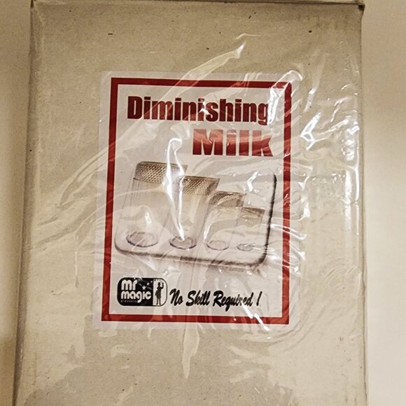 Diminishing Milk Glasses (multum in Parvo) by Mr. Magic - Picture 2 of 4